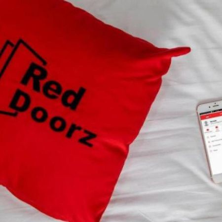فندق Reddoorz Near Plaza Atrium Senen جاكرتا المظهر الخارجي الصورة