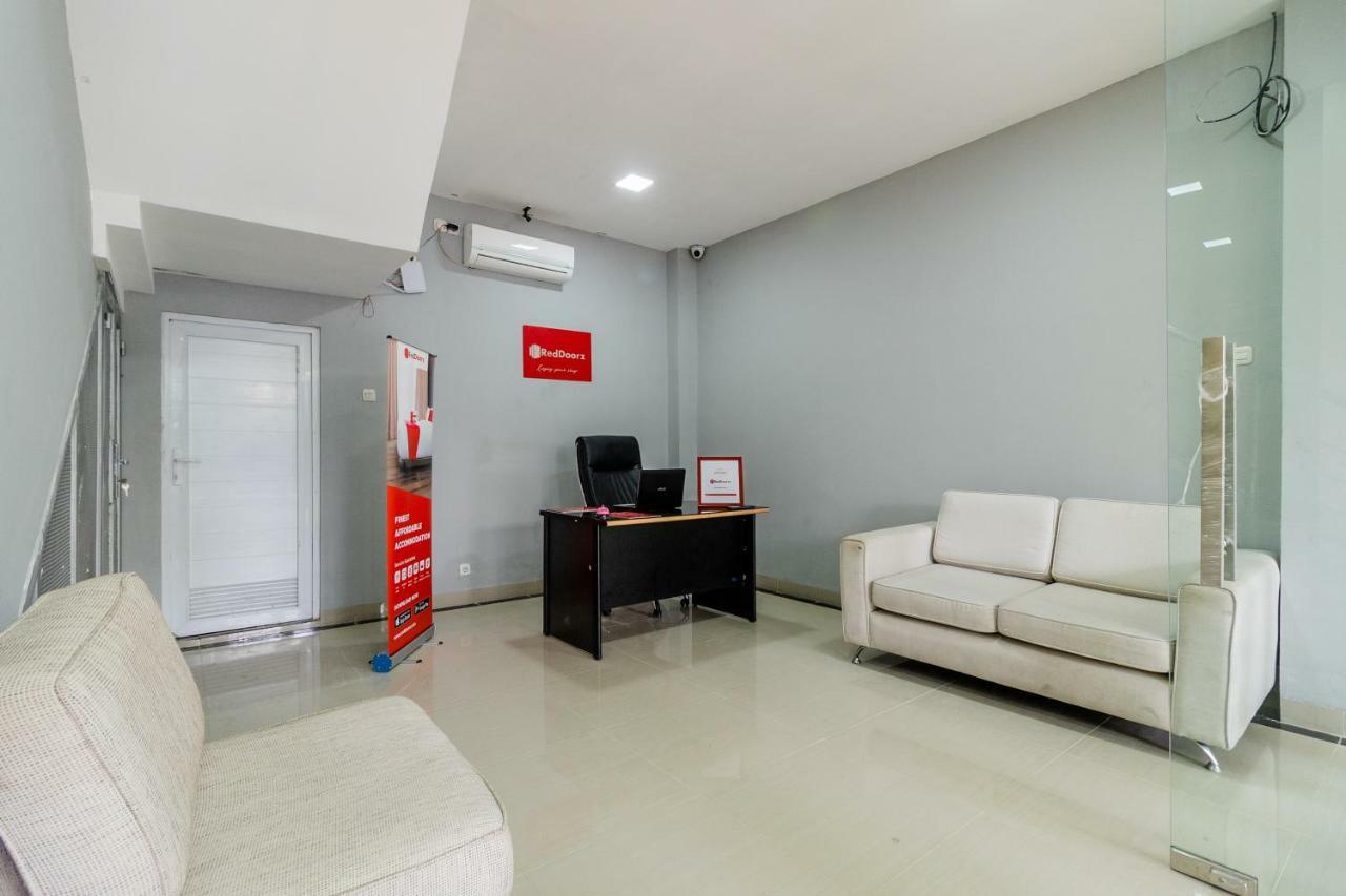 فندق Reddoorz Near Plaza Atrium Senen جاكرتا المظهر الخارجي الصورة