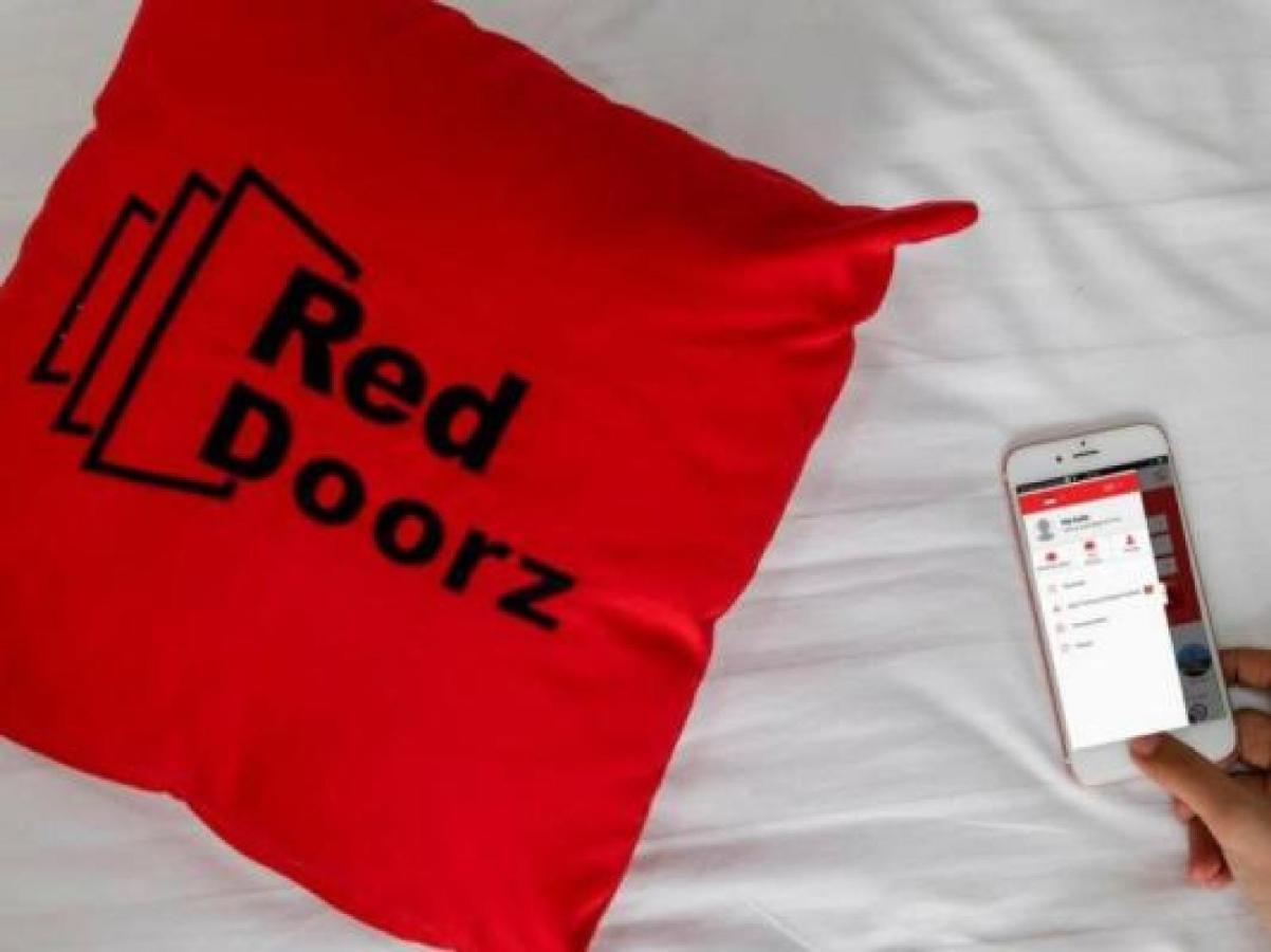 فندق Reddoorz Near Plaza Atrium Senen جاكرتا المظهر الخارجي الصورة